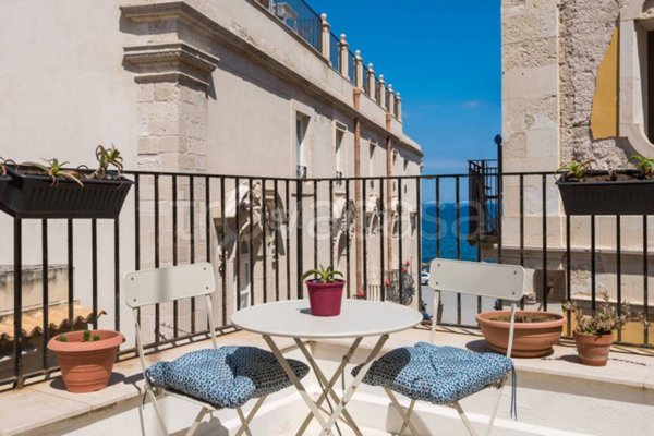 casa indipendente in vendita a Siracusa in zona Isola Ortigia