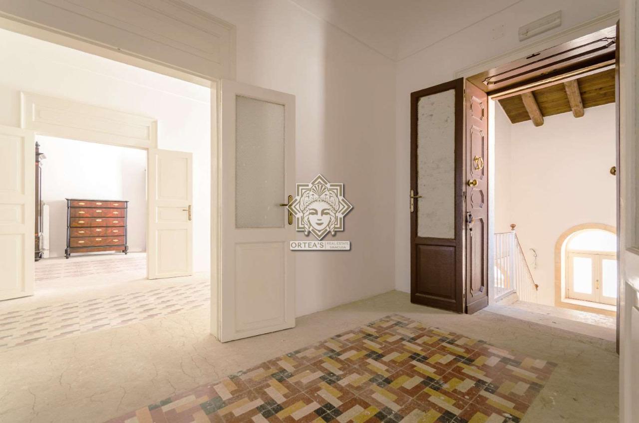 negozio in vendita a Siracusa in zona Isola Ortigia