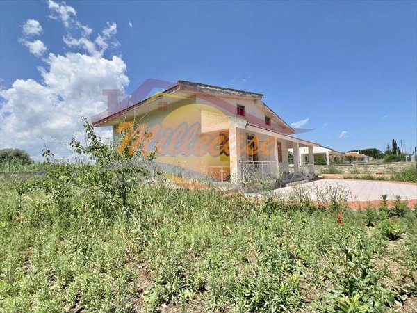 casa indipendente in vendita a Siracusa in zona Arenella