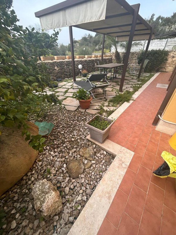 casa indipendente in vendita a Siracusa in zona Belvedere