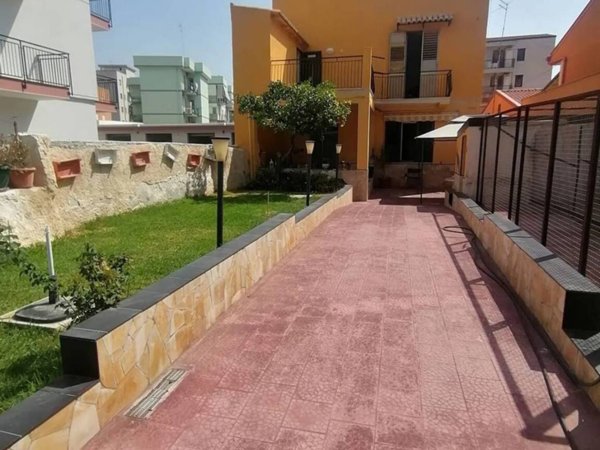 casa indipendente in vendita a Siracusa in zona Grottasanta