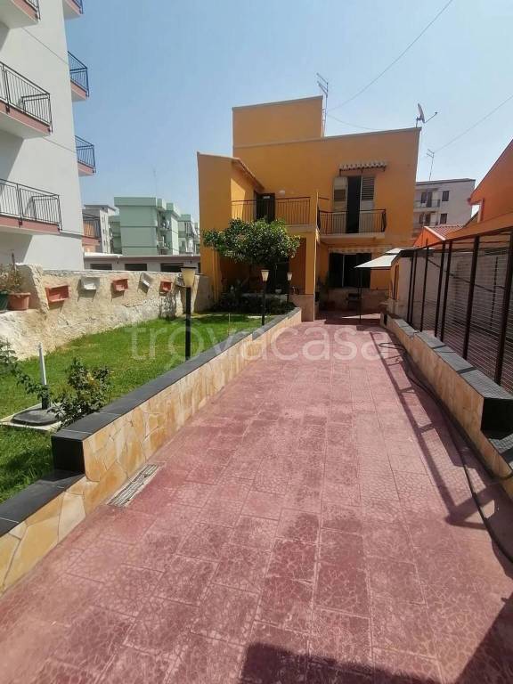 casa indipendente in vendita a Siracusa in zona Grottasanta