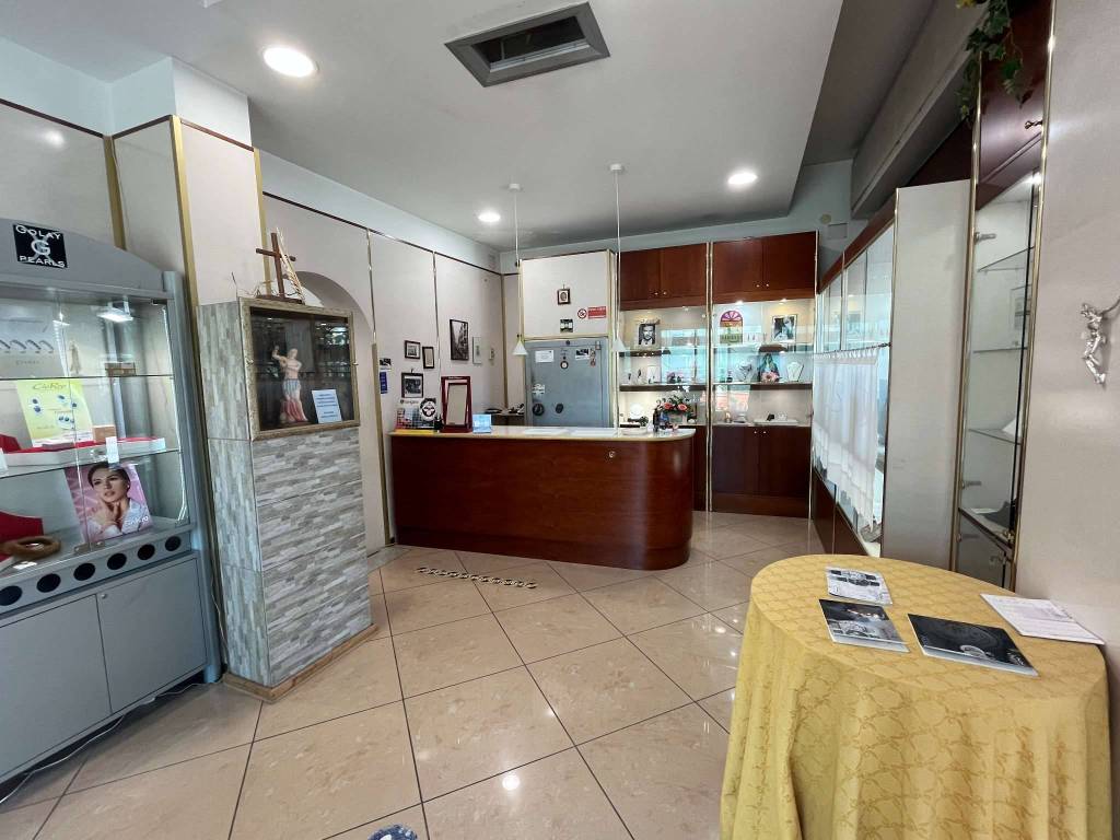 negozio in vendita a Siracusa in zona Centro Città