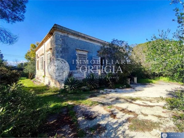 casa indipendente in vendita a Siracusa in zona Isola / Plemmirio