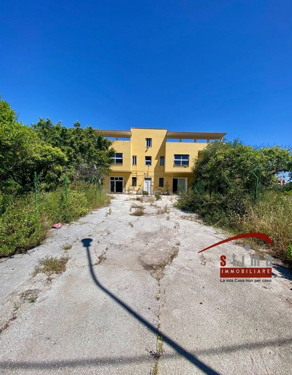 casa indipendente in vendita a Siracusa in zona Centro Città