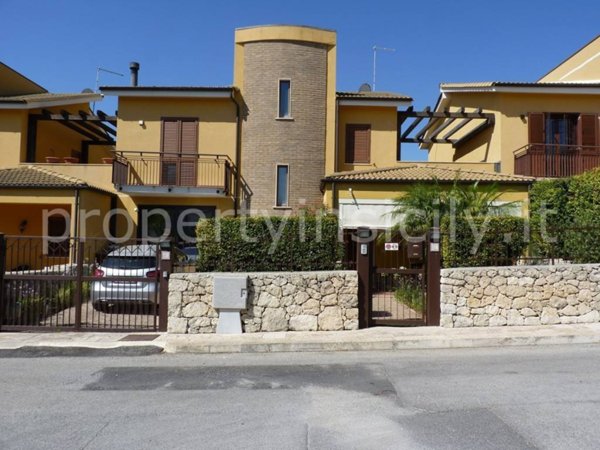 casa indipendente in vendita a Siracusa in zona Targia