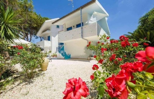casa indipendente in vendita a Siracusa in zona Fontane Bianche