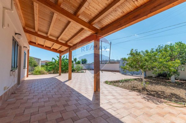 casa indipendente in vendita a Siracusa in zona Arenella