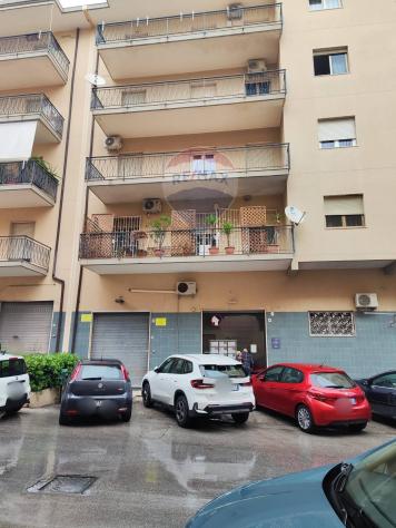locale commerciale in vendita a Siracusa in zona Grottasanta