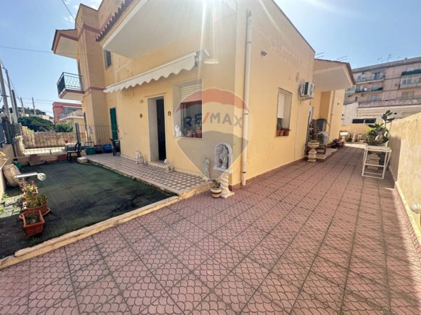casa indipendente in vendita a Siracusa in zona Grottasanta