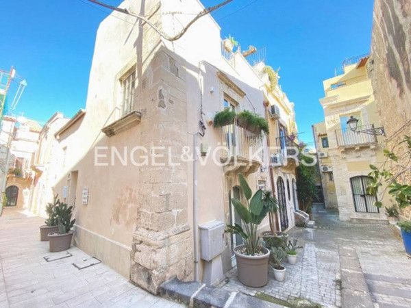 casa indipendente in vendita a Siracusa in zona Isola Ortigia
