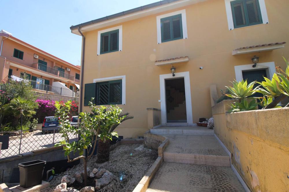 casa indipendente in vendita a Siracusa in zona Belvedere