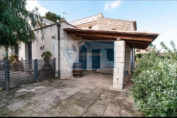 casa indipendente in vendita a Siracusa in zona Belvedere
