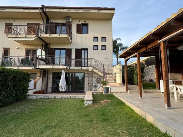 casa indipendente in vendita a Siracusa in zona Belvedere