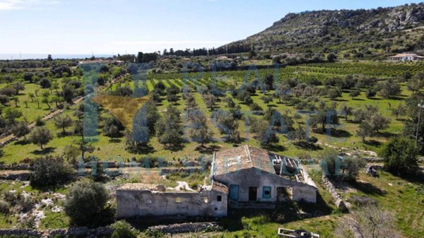 casa indipendente in vendita a Siracusa in zona Isola Ortigia