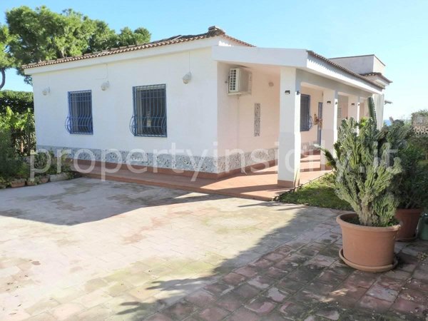 casa indipendente in vendita a Siracusa in zona Fontane Bianche