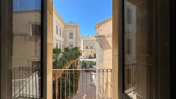appartamento in vendita a Siracusa in zona Isola Ortigia