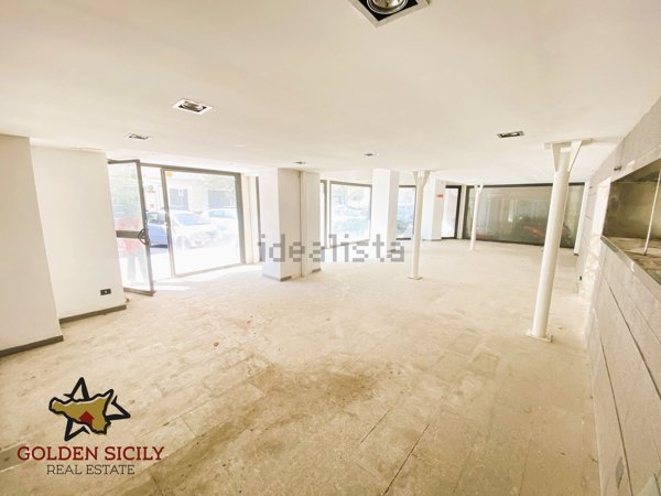locale commerciale in vendita a Siracusa in zona Centro Città