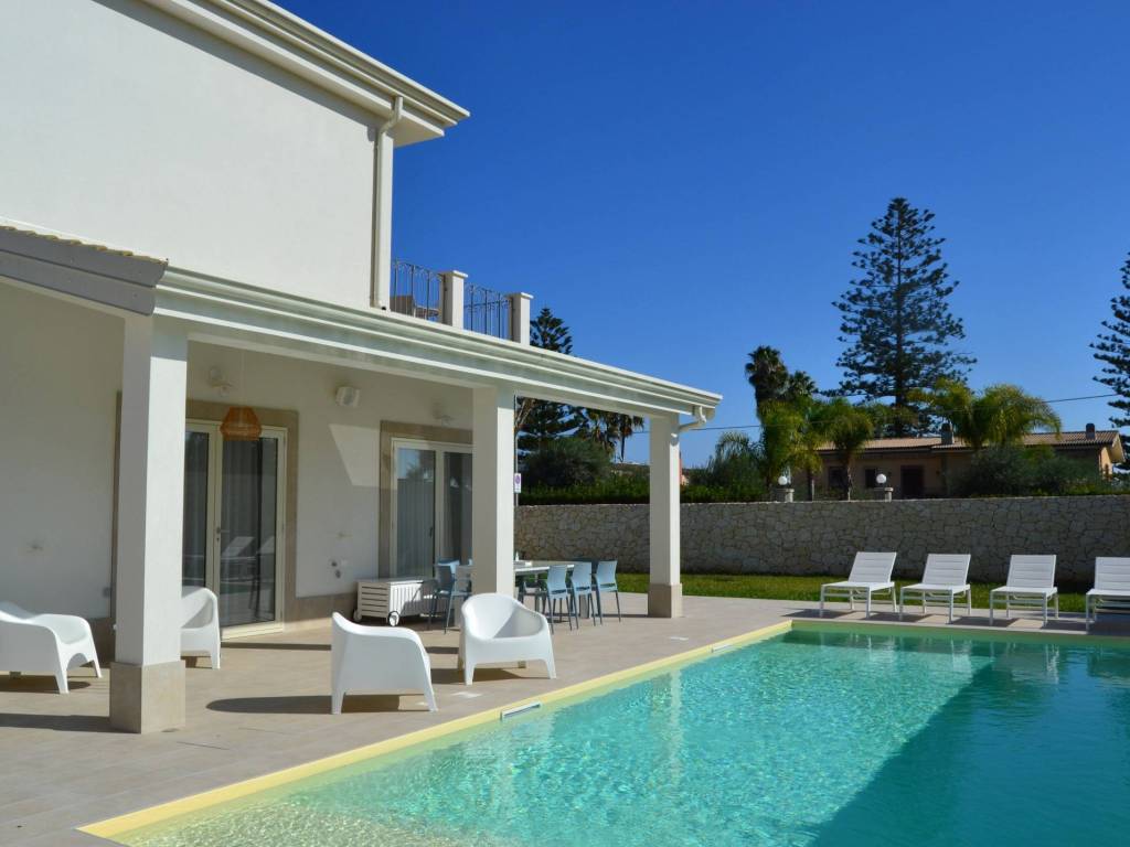 casa indipendente in vendita a Siracusa in zona Fontane Bianche