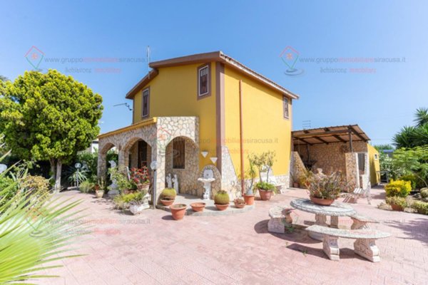 casa indipendente in vendita a Siracusa in zona Isola / Plemmirio