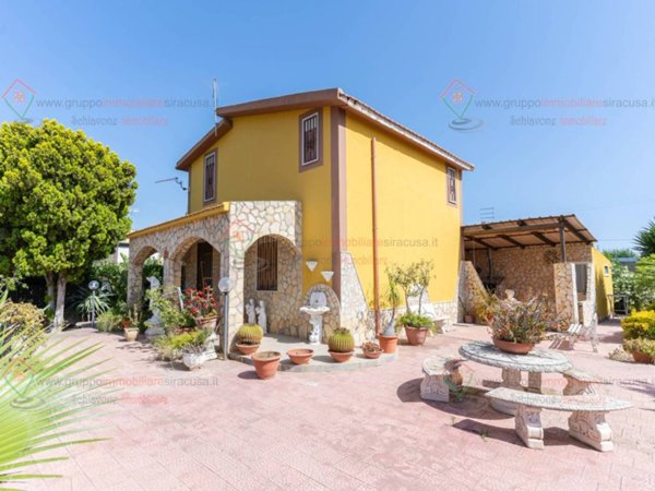 casa indipendente in vendita a Siracusa in zona Isola / Plemmirio