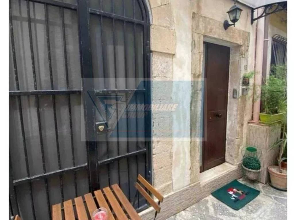 intera palazzina in vendita a Siracusa in zona Isola Ortigia