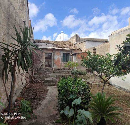casa indipendente in vendita a Siracusa in zona Belvedere