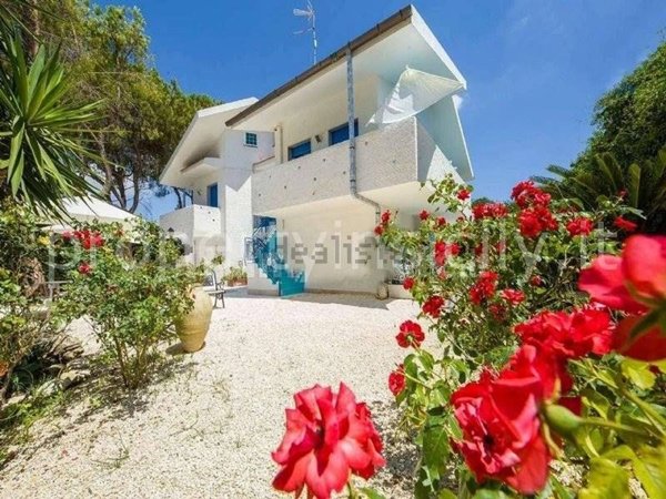 casa indipendente in vendita a Siracusa in zona Fontane Bianche