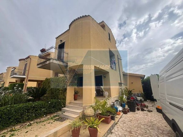 casa indipendente in vendita a Siracusa in zona Centro Città