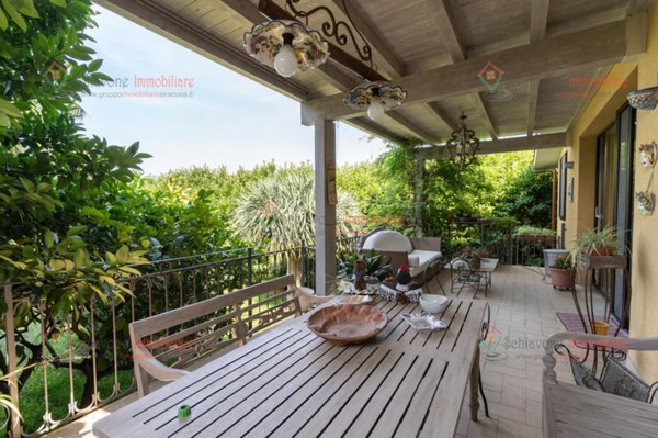casa indipendente in vendita a Siracusa in zona Belvedere