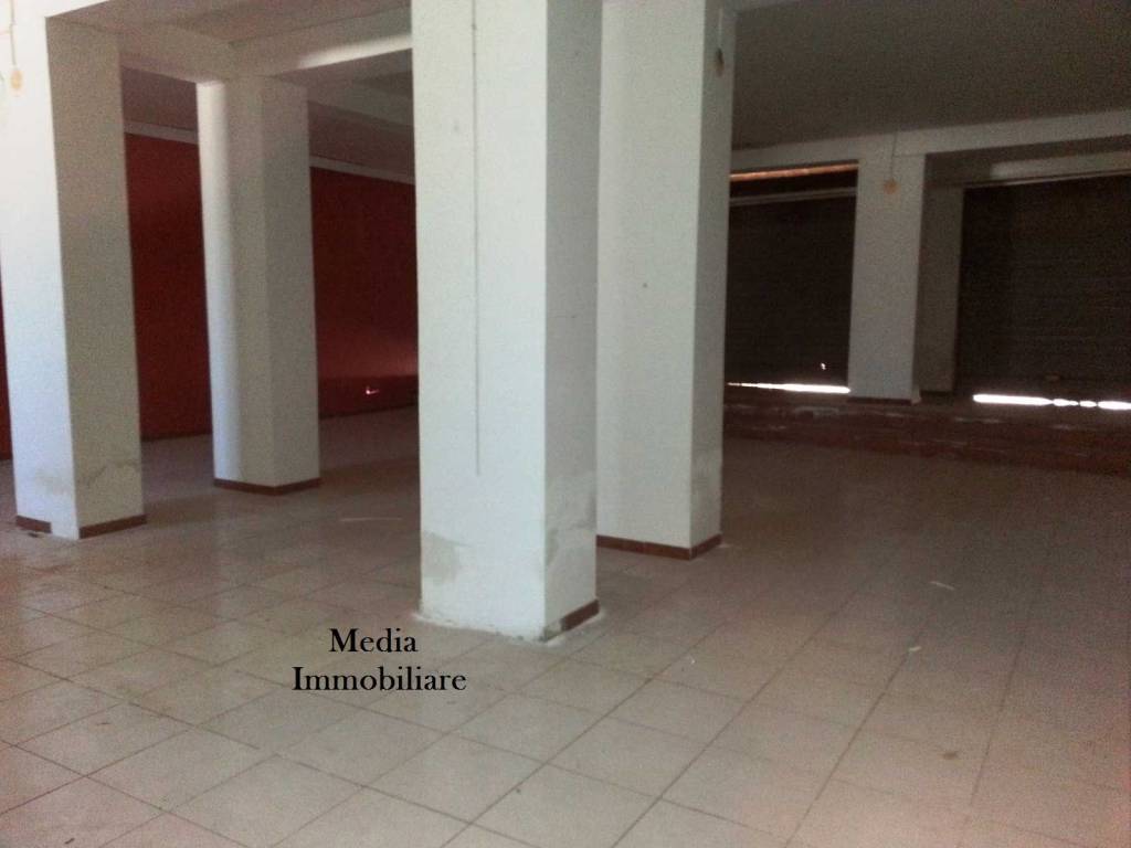 negozio in vendita a Siracusa in zona Borgata