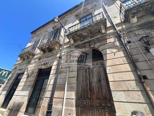appartamento in vendita a Siracusa in zona Isola Ortigia