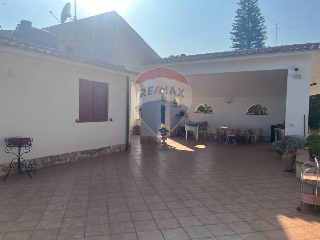 casa indipendente in vendita a Siracusa in zona Fontane Bianche