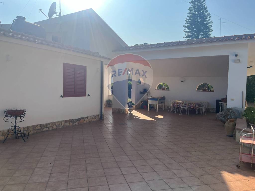 casa indipendente in vendita a Siracusa in zona Fontane Bianche