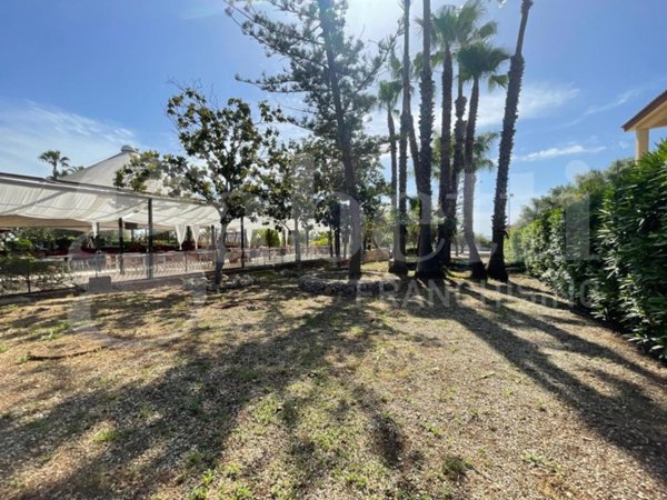 negozio in vendita a Siracusa in zona Fontane Bianche