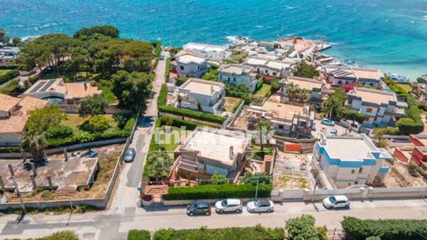 casa indipendente in vendita a Siracusa in zona Fontane Bianche