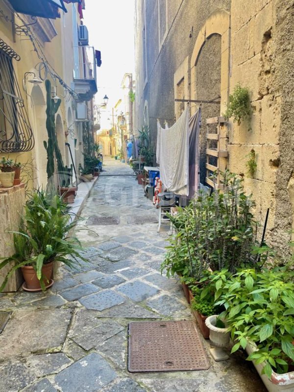 casa indipendente in vendita a Siracusa in zona Isola Ortigia