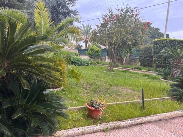 casa indipendente in vendita a Siracusa in zona Fontane Bianche