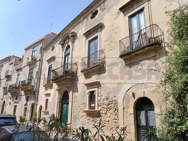 casa indipendente in vendita a Siracusa in zona Isola Ortigia