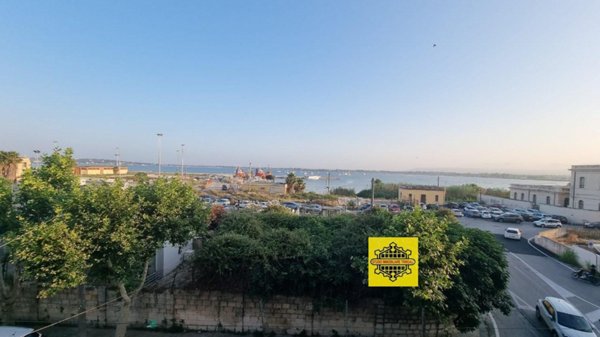 appartamento in vendita a Siracusa in zona Isola Ortigia
