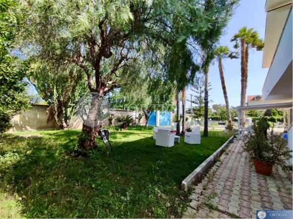 casa indipendente in vendita a Siracusa in zona Arenella