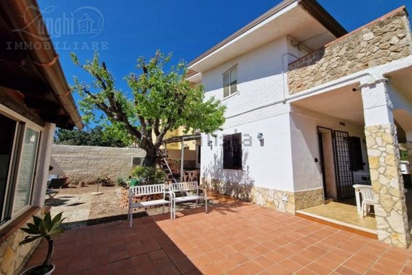 casa indipendente in vendita a Siracusa in zona Cassibile