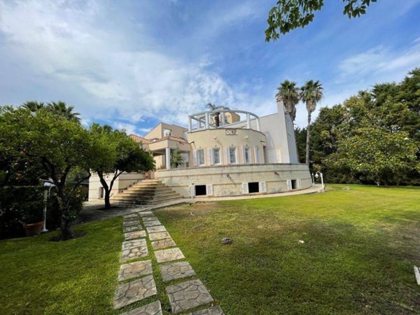 casa indipendente in vendita a Siracusa in zona Targia