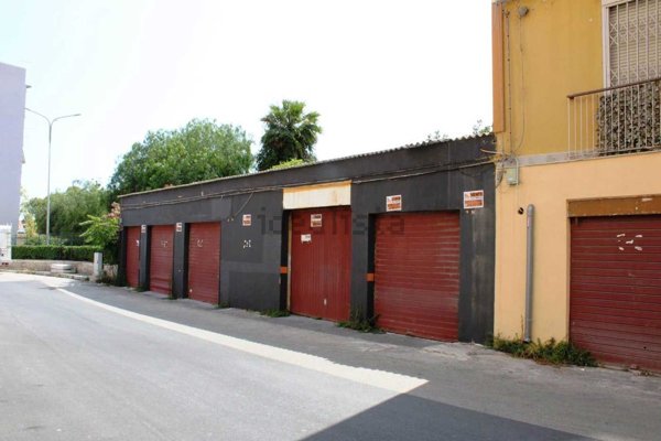 locale commerciale in vendita a Siracusa in zona Borgata
