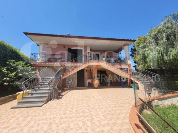 casa indipendente in vendita a Siracusa in zona Targia