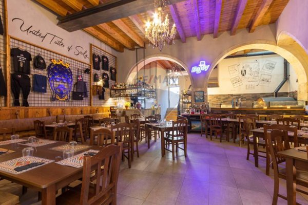 negozio in vendita a Siracusa in zona Isola Ortigia