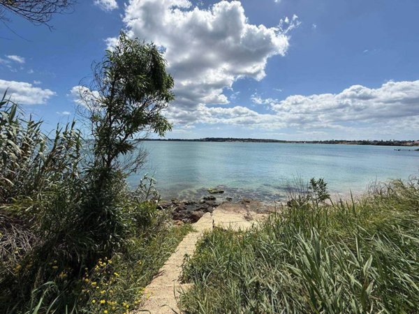 casa indipendente in vendita a Siracusa in zona Isola / Plemmirio