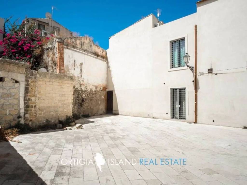 casa indipendente in vendita a Siracusa in zona Isola Ortigia