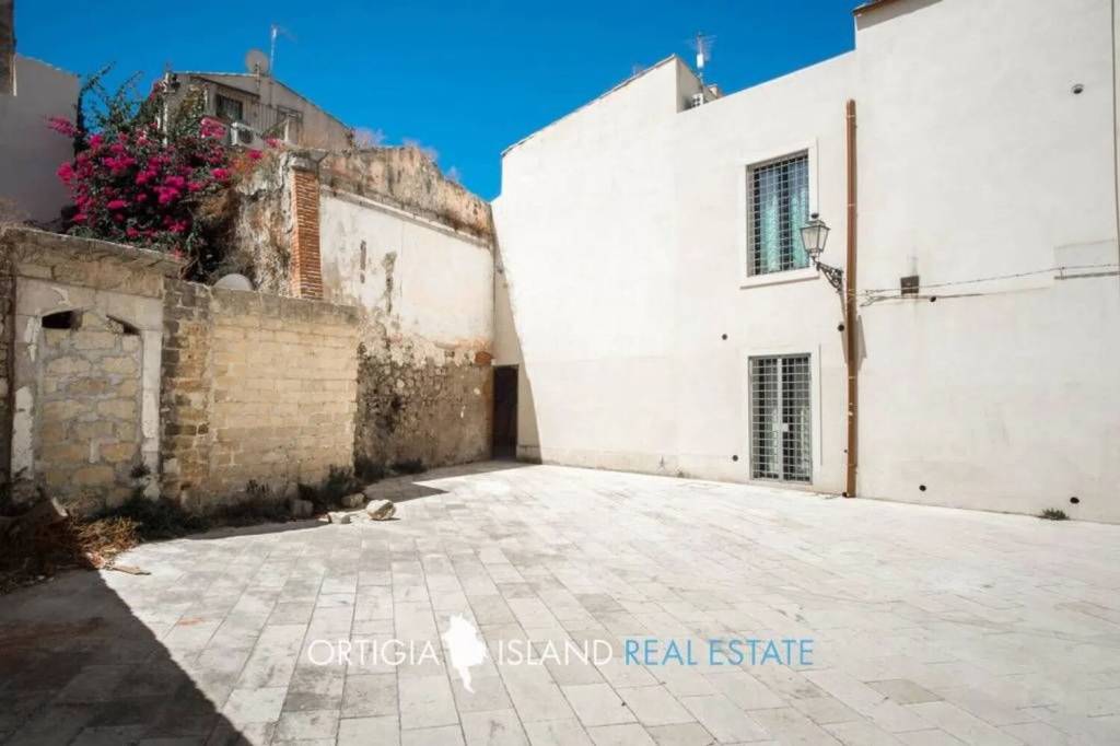 casa indipendente in vendita a Siracusa in zona Isola Ortigia