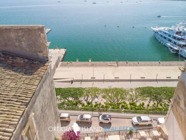 appartamento in vendita a Siracusa in zona Isola Ortigia